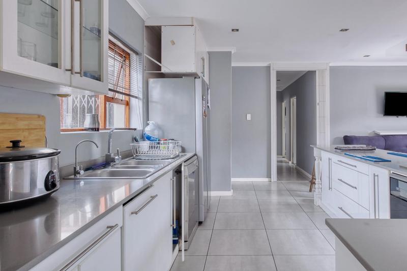5 Bedroom Property for Sale in Port Elizabeth Eastern Cape